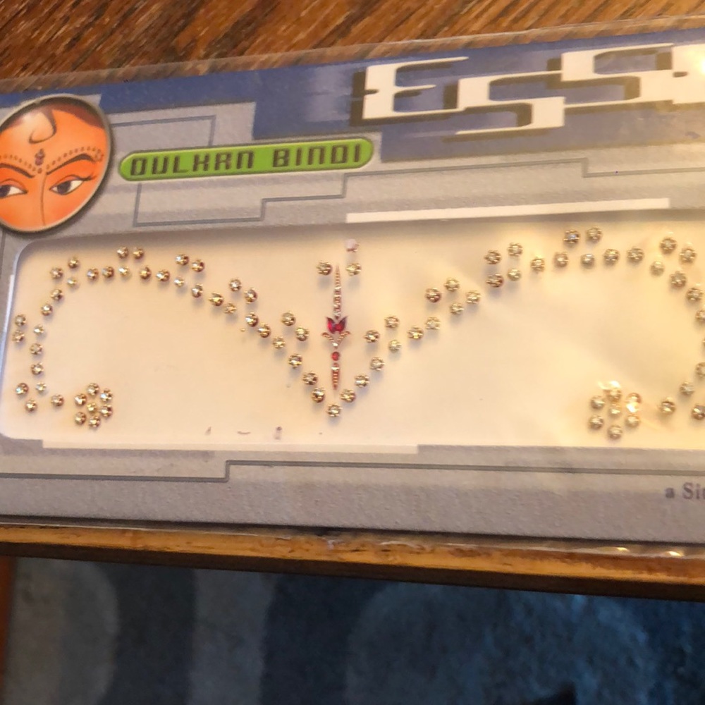 Crystal bindi